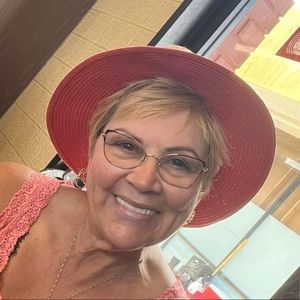 Meet your Posher, Elizabeth